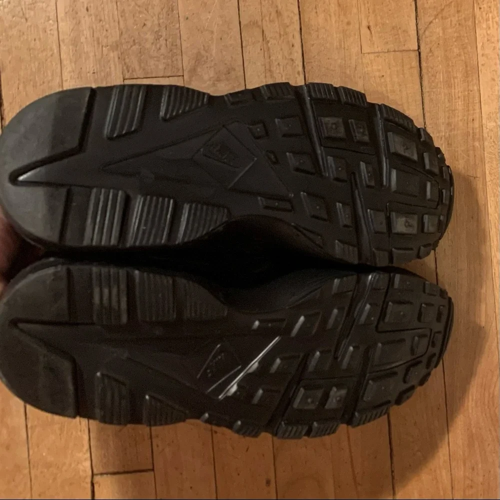 Nike Huarache Run Triple Black shoes Women’s Size 8 athletic workout gym sneaker - Picture 6 of 7